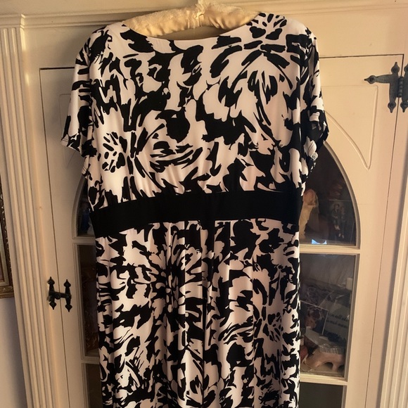 B/W short sleeve Coldwater creek dress XL NWT - Picture 3 of 6